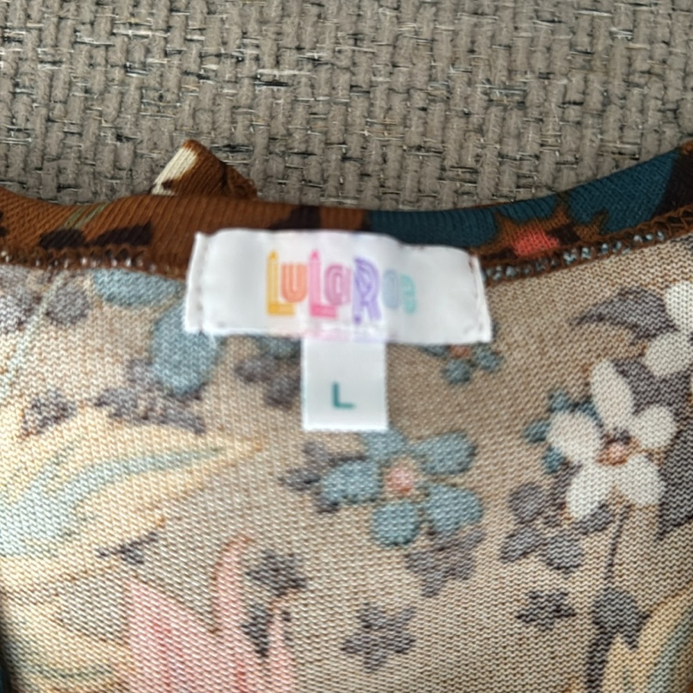 LuLaRoe floral cardigan. - Picture 4 of 4